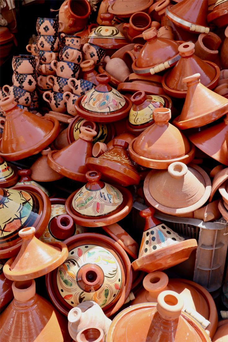 Handcrafted Moroccan Clay Tagine – Traditional Terracotta Cooking & Serving Pot